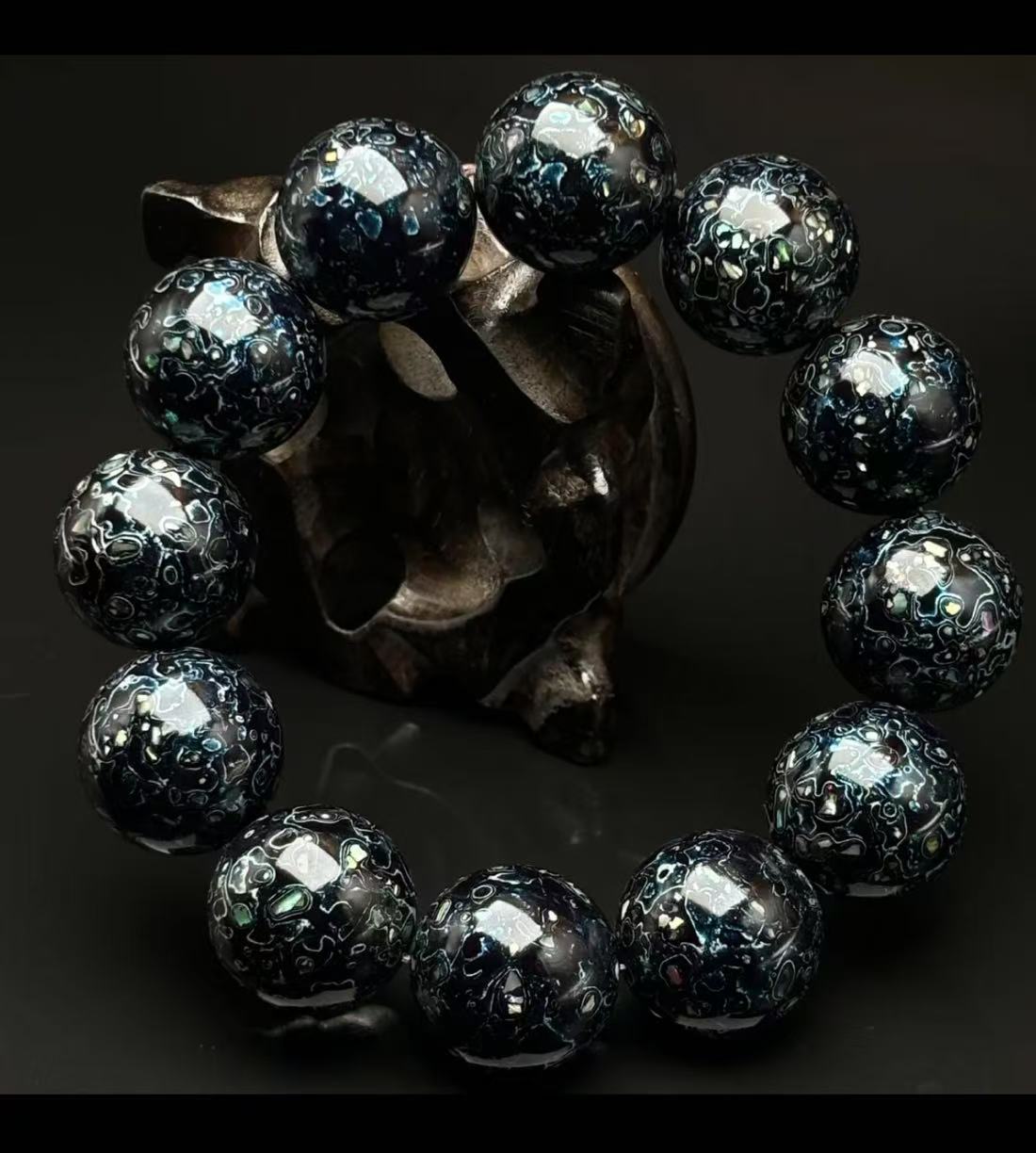 Measuring wrist size with printable rosewood bead sizing guide