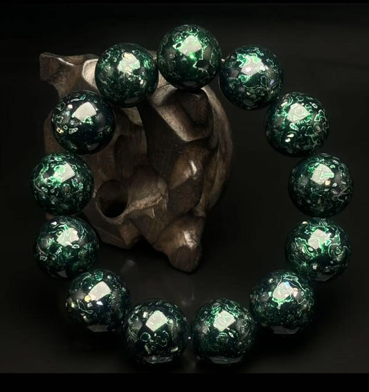 Adjusting sliding knot on lacquer beads - one-handed operation demo