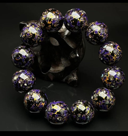 Silky gloss finish on collectible lacquer sculpture beads